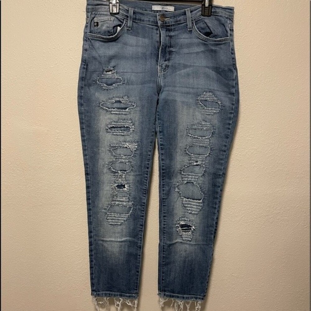 KanCan Distressed Jeans Size 28‎